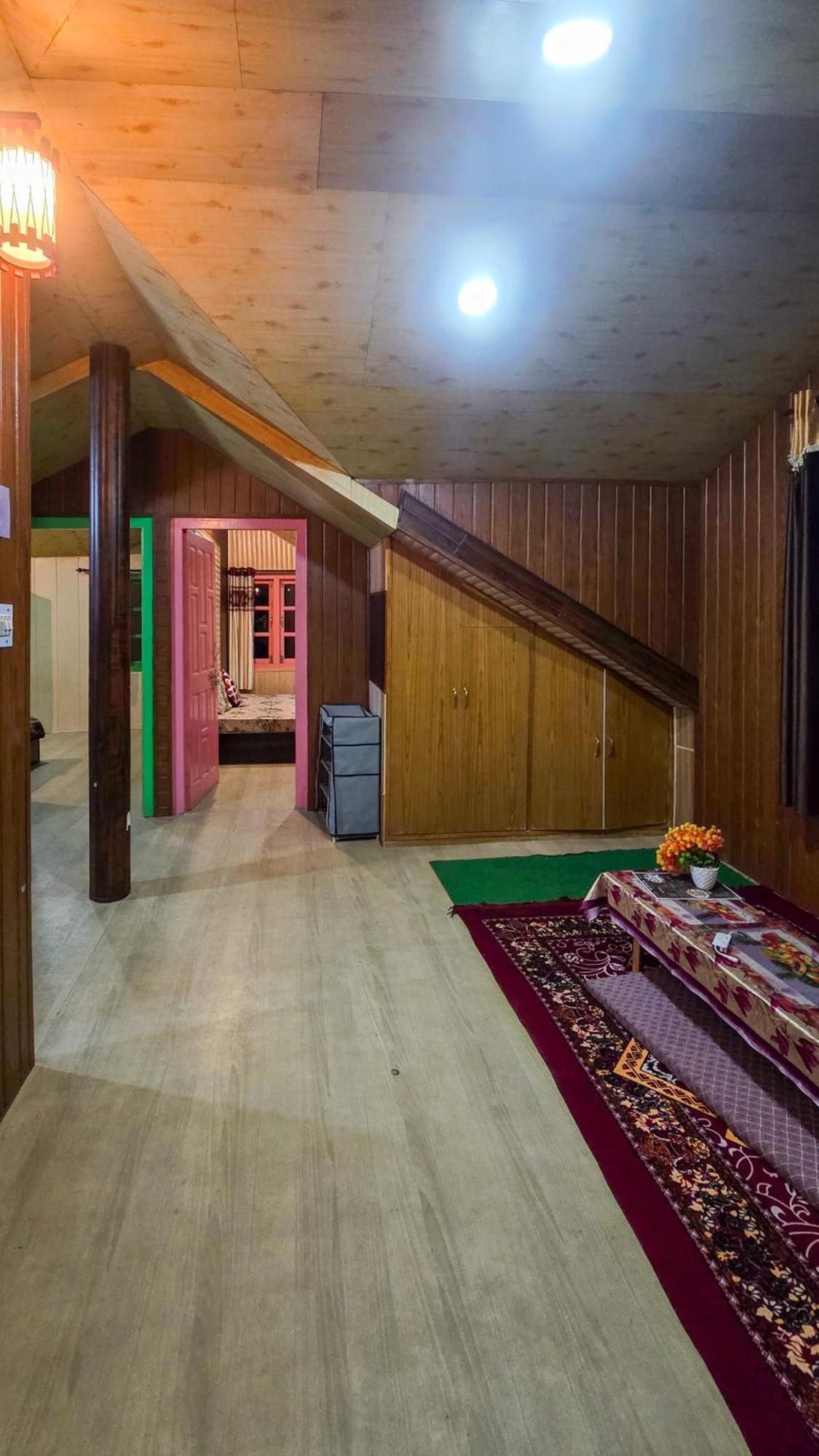 The City Escape Farmstay Shimla Room photo